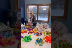 200 EASTER EGGS FOR 12 KiDS 🥰 #justthebells10 #family #easter #shortscreator #minivlog